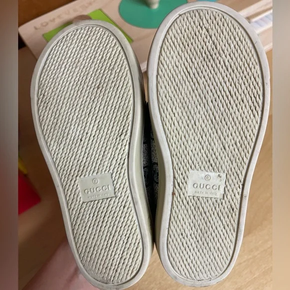 Gucci unisex toddler shoes. Size 23. In good condition - Picture 10 of 10